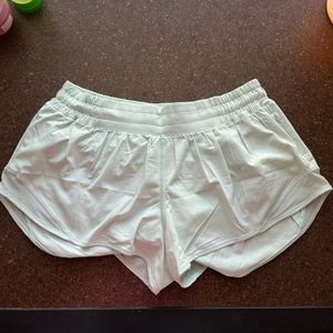 Lululemon Hotty Hot LR 2.5 Delicate Mint Size 8